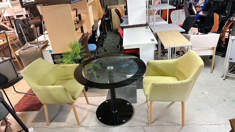 Set bàn ăn 2 ghế tròn kính đen