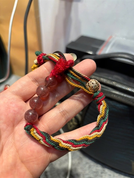 Vòng tay rượu đỏ tết dây 4 hạt mix charm 259368 +