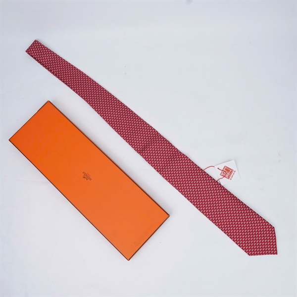 Cà vạt Hermes đỏ in hình KG+
