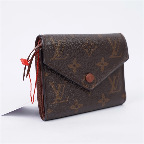 Ví LV hoa nâu gập 3 nút nâu (LT) KG+