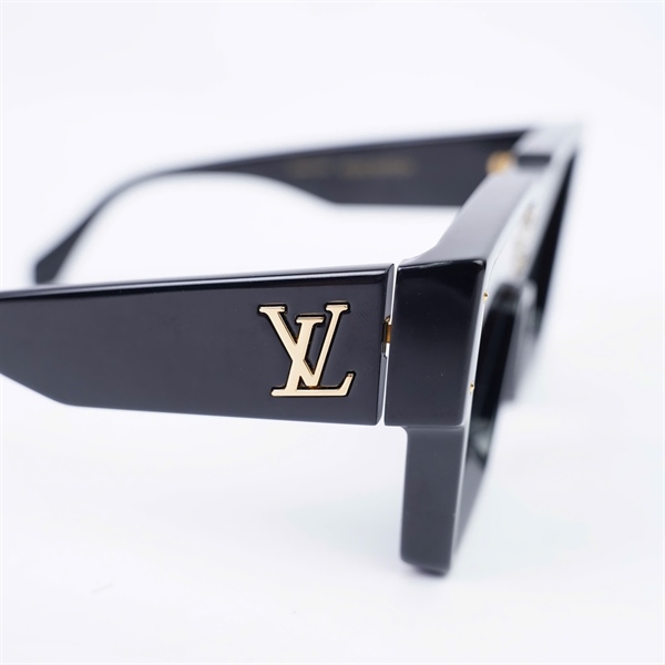 Kính LV đen Z1578E 93L 155 +