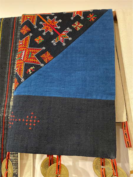 ATTC TRANH KHĂN NGƯỜI DAO 76X50