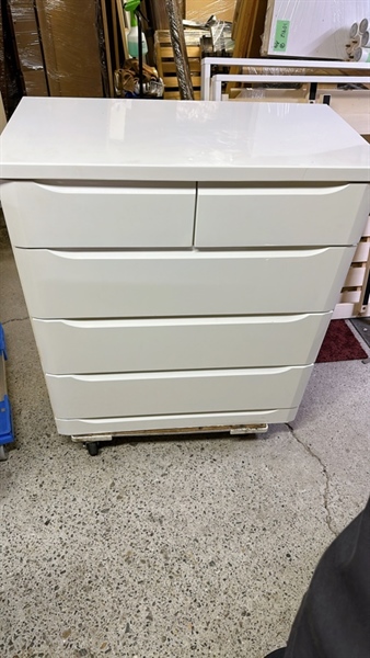 Tủ đồ gỗ nâu