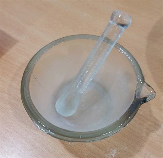 Cối + chày giã thuốc thủy tinh