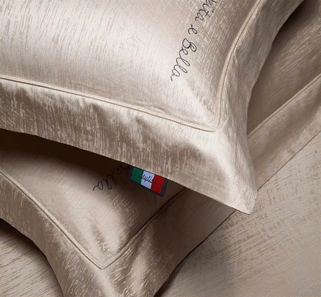 Bộ ga Gấm dệt vân chìm | Gấm Cotton - SS01.01 - thêu "La vita e Bella" - màu Cát