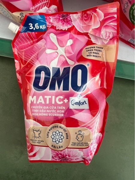 Nước giặt OMO cửa trên túi 3.6kg hoa hồng