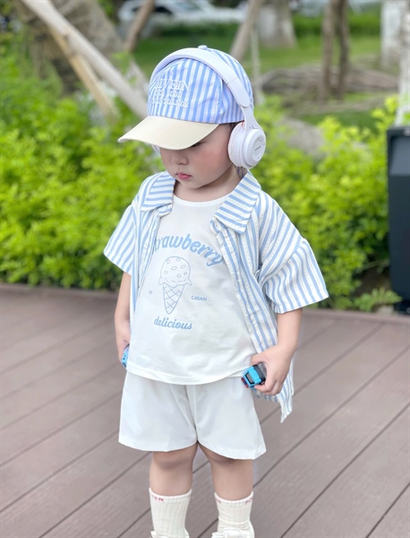 [Tặng mũ] Set sơ mi xanh kèm áo ba lỗ và quần linen trắng cho bé