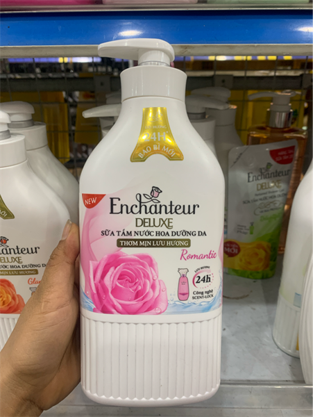 Sữa Tắm Echanteur Delux Romantic 650G