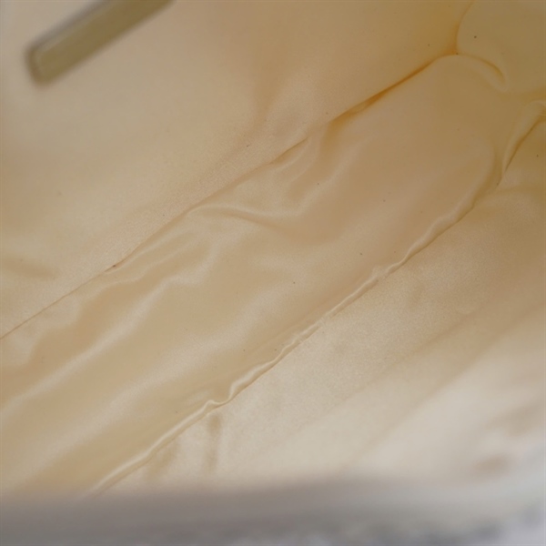 Túi Prada kẹp nách trắng đính cườm sz22 (LN) KG+