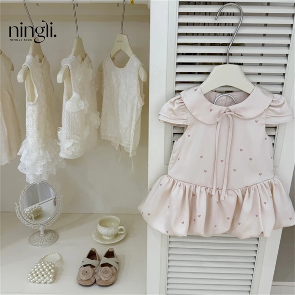 Váy bí cổ sen tim hồng