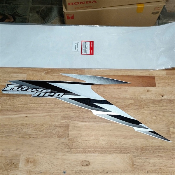 Tem sườn Neo 06 Bạc Phải