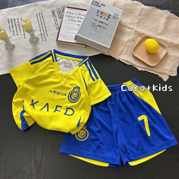 BT Bộ bóng đá Ronaldo vàng quần xanh (24-30)