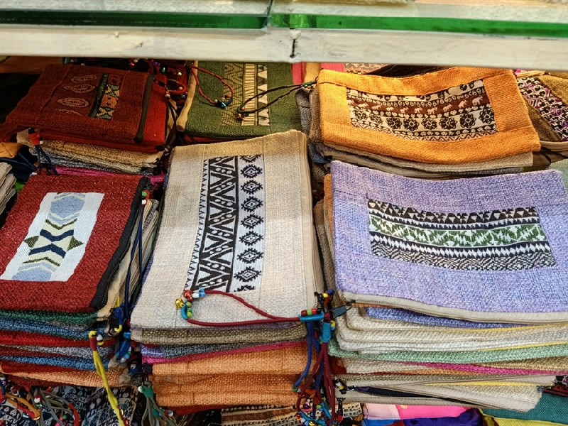 Ví chữ nhật vải đay can ô vải dệt - Embroidery purse - Usd 1.3