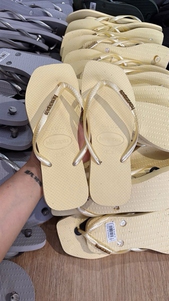 Vuông vàng nhạt tag sắt