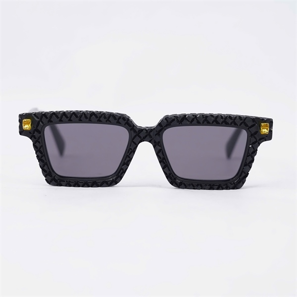 Kính Kuboraum đen viền họa tiết BYS (50-18-145)) KG+