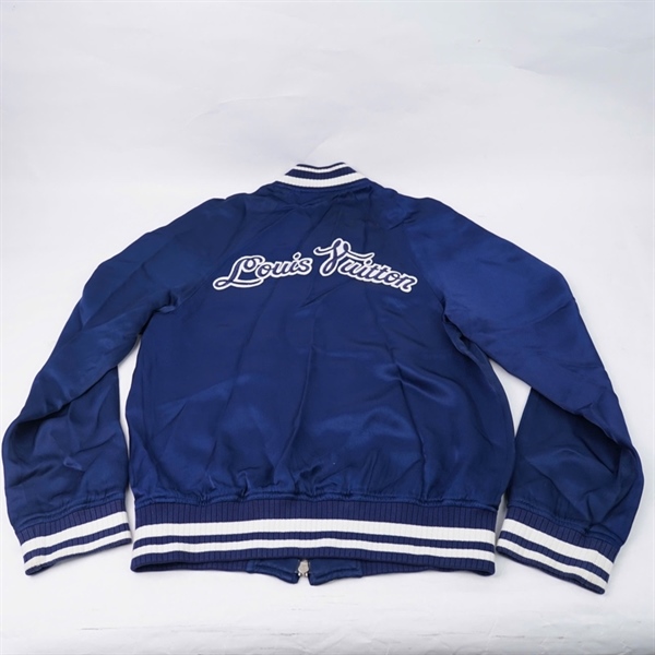 Áo Khoác LV Màu Xanh Có Dây Chuyền Kèm+