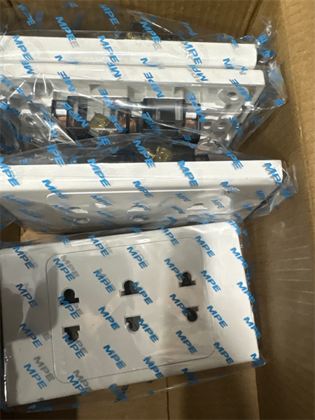 Mặt 3 ổ cắm 2 chấu MPE - A20US3N