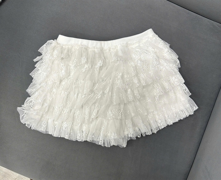 AREUM Quần short CANDY dáng ngắn phối ren tầng - Trắng Ren - Freesize