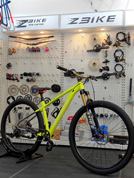 Xe đạp MTB Custom màu Xanh chuối (KH008634 Nguyen Duc Thang)