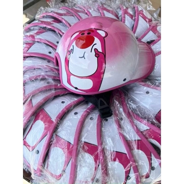 Mũ bảo hiểm lưỡi trai gấu dâu loang