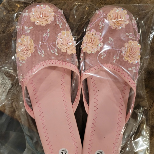 HÀI THÊU NY BA BÔNG