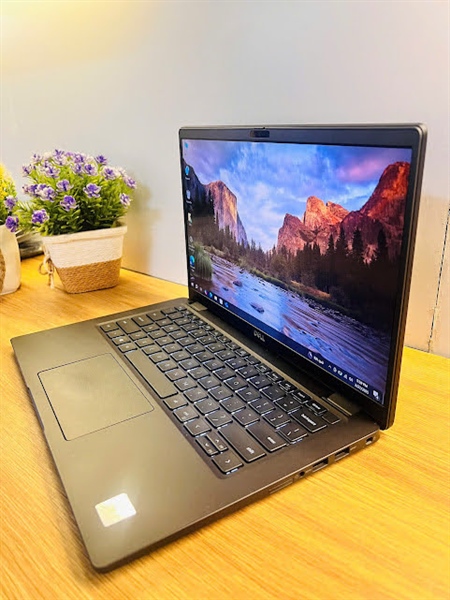 Dell latitude 7410/ i7-10610U/ RAM 16GB / SSD 256GB/ 14'' FHD/ UHD Graphics