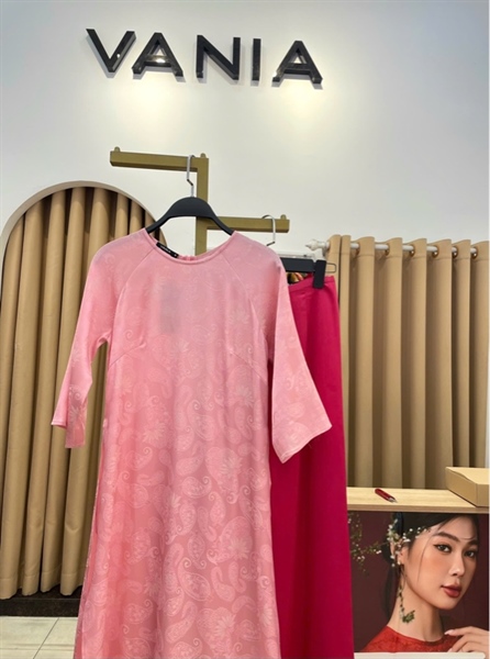 Áo dài lụa tơ tằm suông cổ tròn