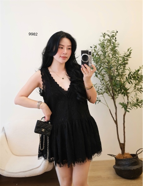 Váy ren cổ V ngắn ( ĐEN ) 9982