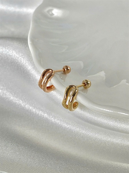 14K Duo huggie piercing