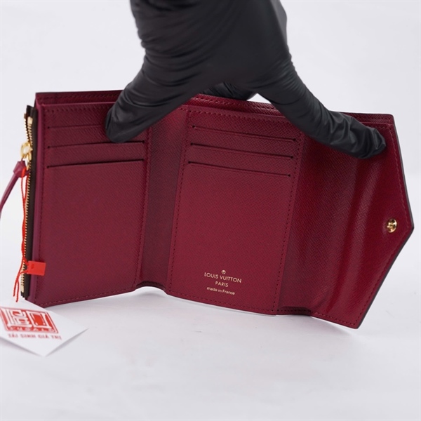 Ví LV hoa nâu gập 3 nút vàng lòng đỏ (LT) KG+