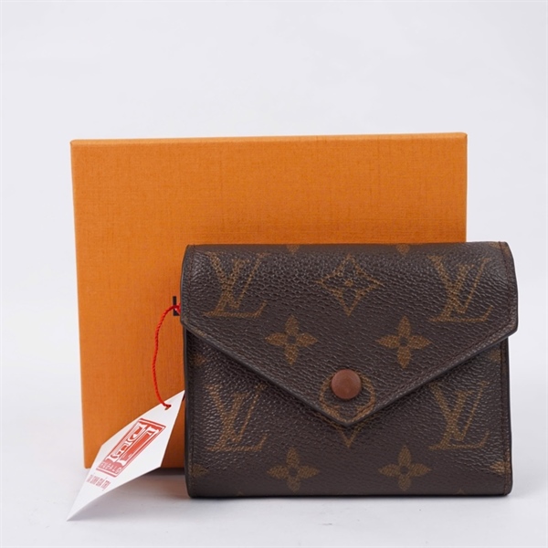 Ví LV hoa nâu gập 3 nút nâu (LT) KG+