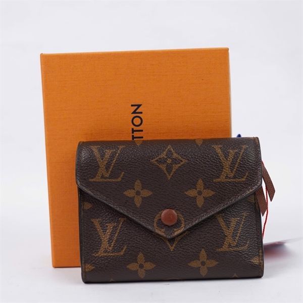 Ví LV hoa nâu gập 3 nút nâu (LT) KG+