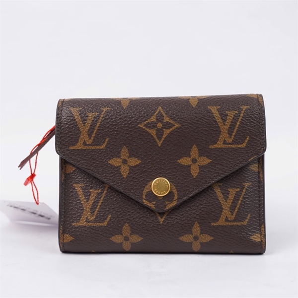 Ví LV hoa nâu gập 3 nút vàng lòng nâu (NZ1129) (LT) KG+