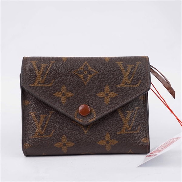 Ví LV hoa nâu gập 3 nút nâu (LT) KG+