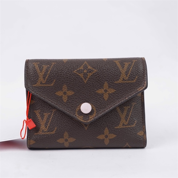 Ví LV hoa nâu gập 3 nút hồng (MI0147) (LT) KG+