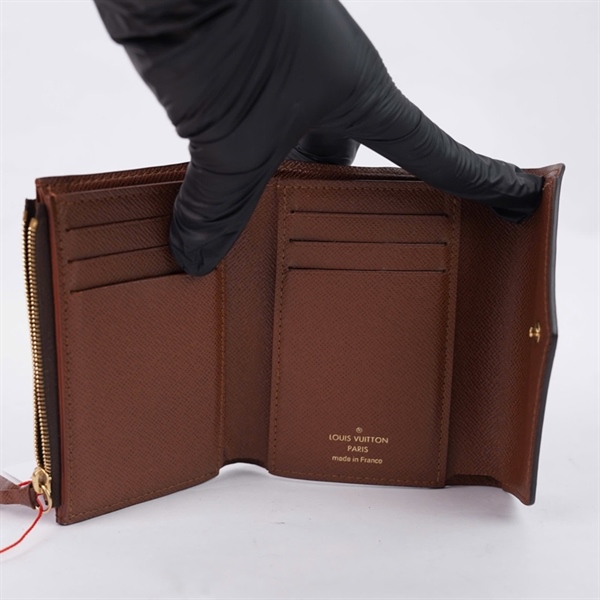 Ví LV hoa nâu gập 3 nút nâu (LT) KG+