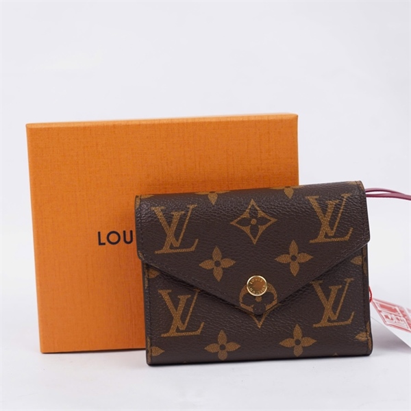 Ví LV hoa nâu gập 3 nút vàng lòng đỏ (LT) KG+