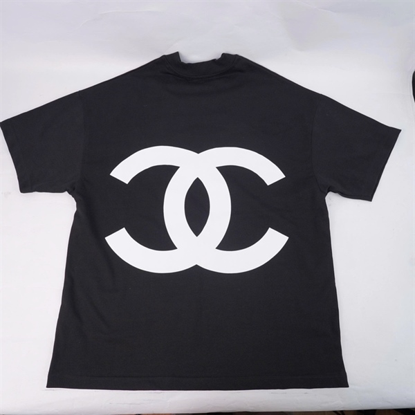 Áo thun Chanel đen cổ tim size XL +