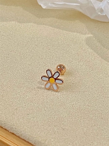 14K Daisy piercing