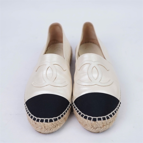 Giày Chanel nude mũi đen sz38 KG+