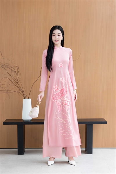 Áo dài truyền thống lụa hàn thêu sen