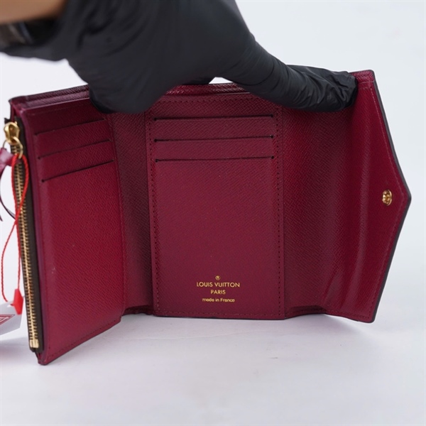 Ví LV hoa nâu gập 3 nút tím (LT) KG+