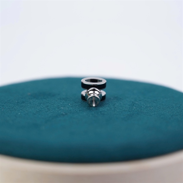 Bông tai Hermes đen (A-T) KG+