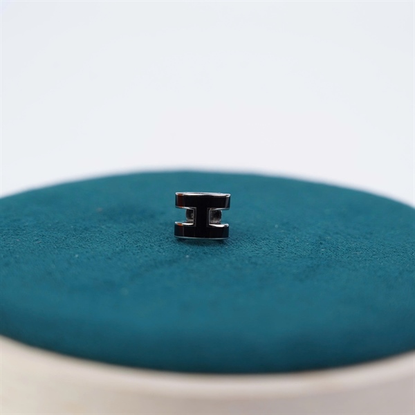 Bông tai Hermes đen (A-T) KG+