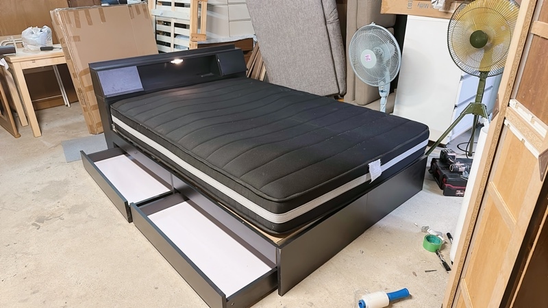 Giường đôi m4 2 ngăn kéo đen đầu có đèn ổ cắm ikea