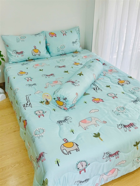 Bộ drap 4 món Tencel 60s họa tiết hươu hồng nền xanh da trời pastel