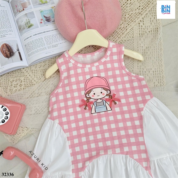 Đầm sát nách caro hồng cô gái tết tóc