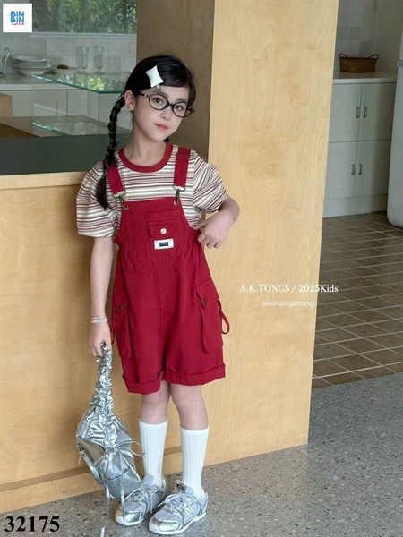 Set yếm kẻ đỏ