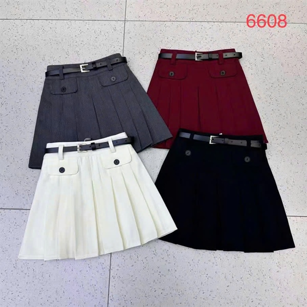 CV xếp ly trắng đính cúc 2 nắp