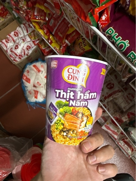 Mì Cung Đình thịt hầm nấm cốc